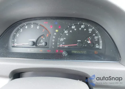 2003 Toyota Camry Le z USA, uszkodzony, nr VIN 4T1BE32K13U748646